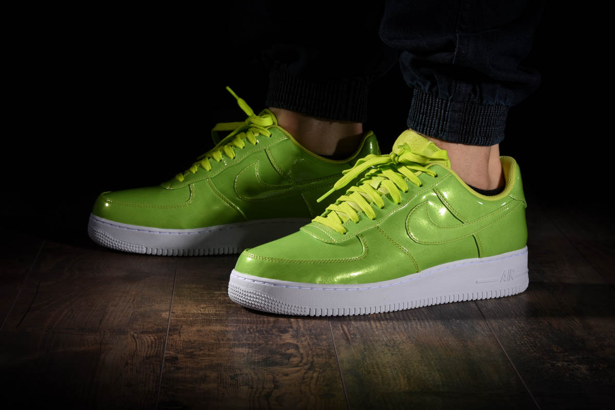 NIKE AIR FORCE 1 '07 LV8 UV CYBER