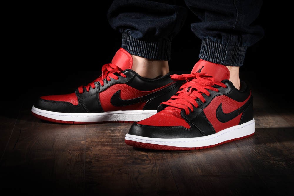 NIKE AIR JORDAN 1 RETRO LOW BANNED