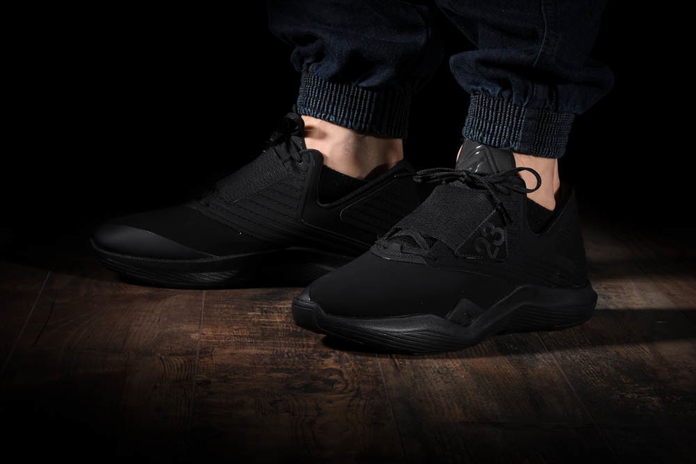 NIKE AIR JORDAN RELENTLESS TRIPLE BLACK