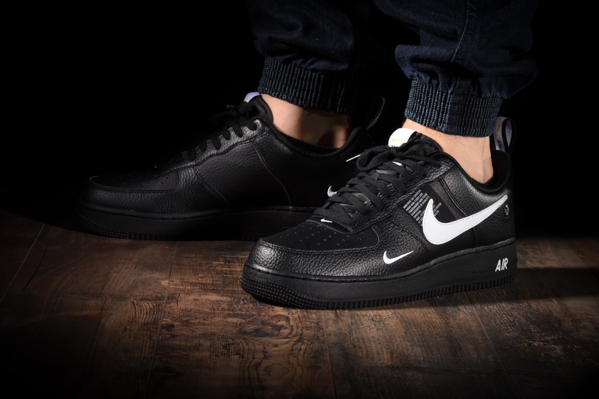 AIR FORCE 1 '07 LV8 UTILITY (BLACK) - DETAILS AND ON FEET 