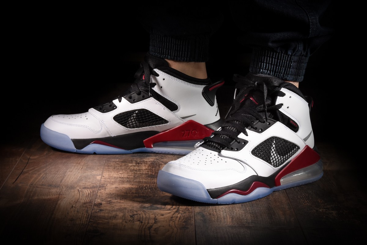 NIKE AIR JORDAN MARS 270 WHITE FIRE RED