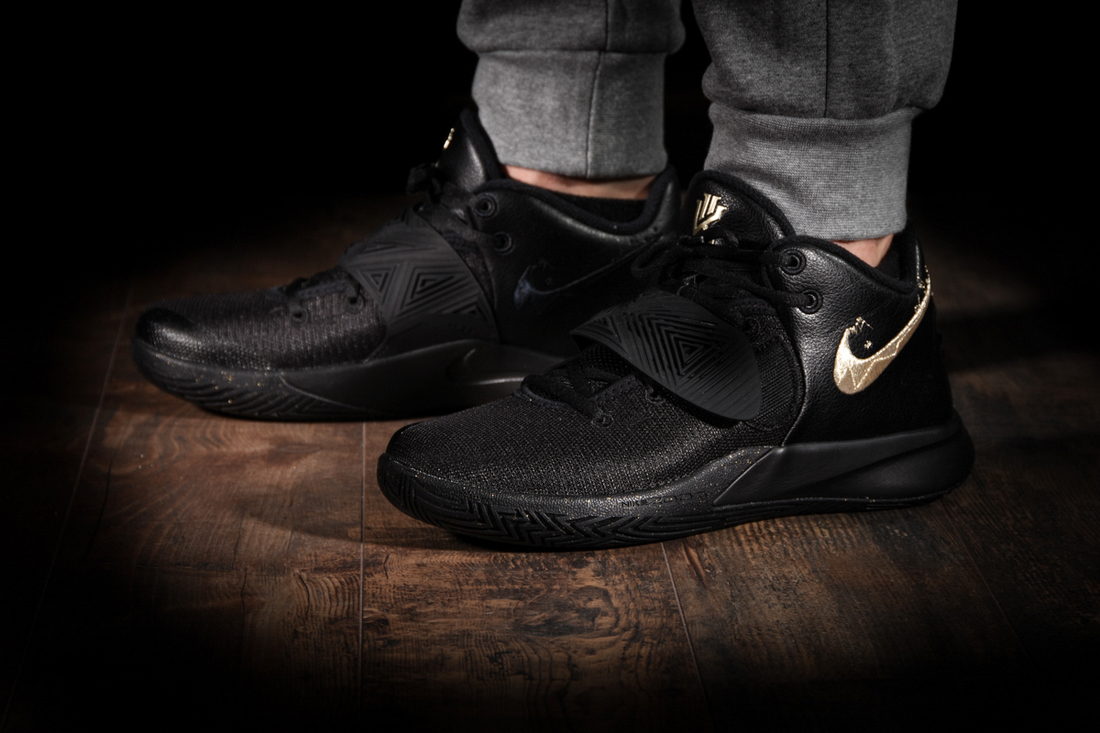 NIKE KYRIE FLYTRAP III BLACK METALLIC GOLD