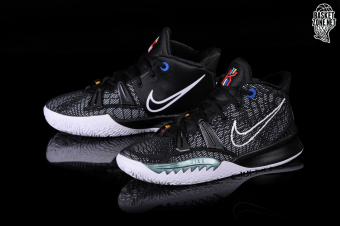 Kyrie 2025 all black