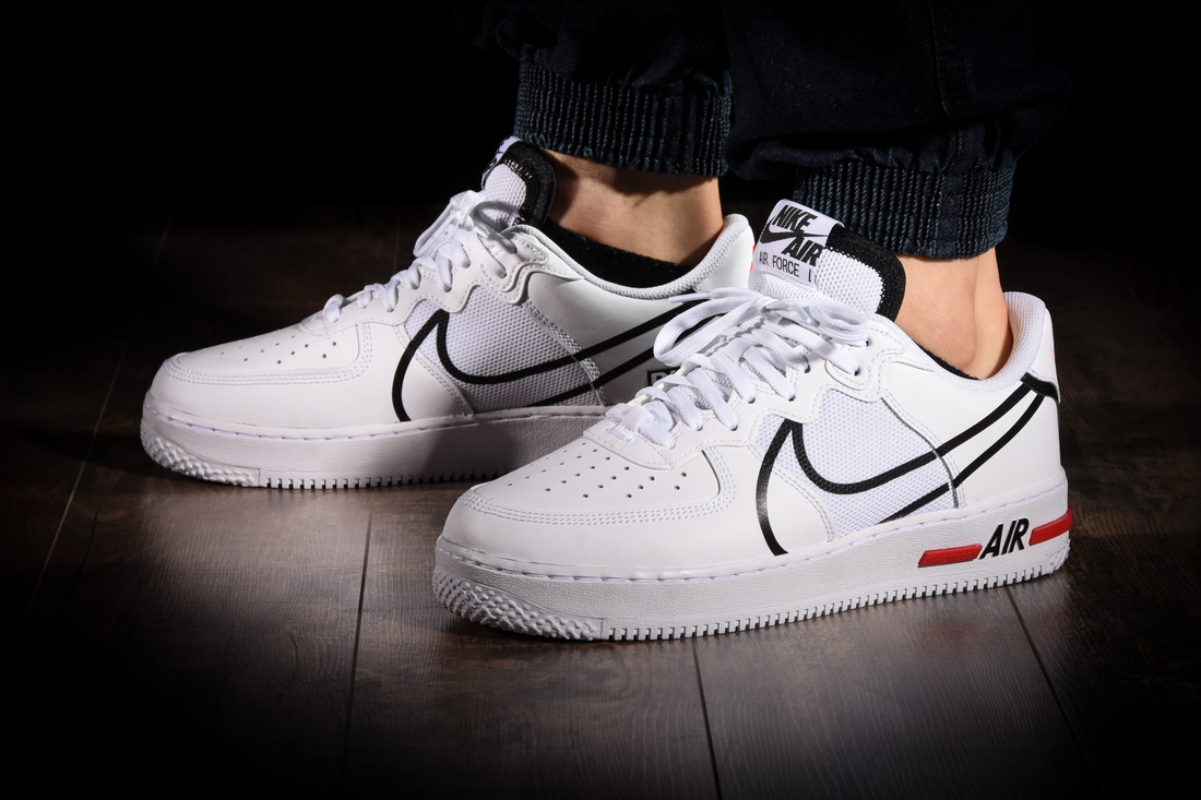 NIKE AIR FORCE 1 LOW REACT WHITE RED