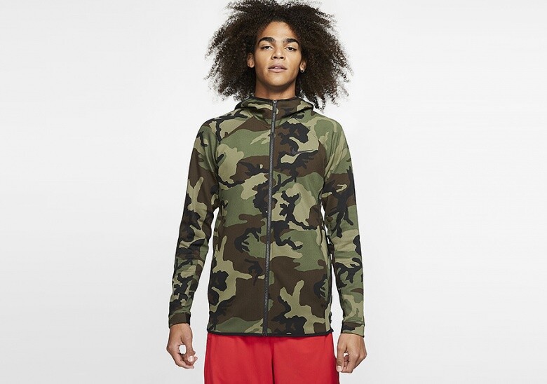 NIKE THERMA FLEX SHOWTIME CAMO BASKETBALL HOODIE MEDIUM OLIVE